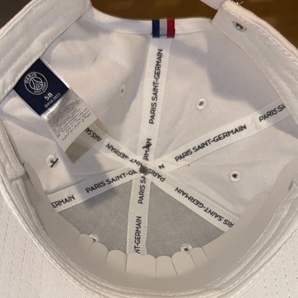 Weeplay White Cap - Picture 7 of 9